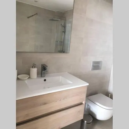 Luxury - 4 Bedrooms, 5 Bathrooms Villa