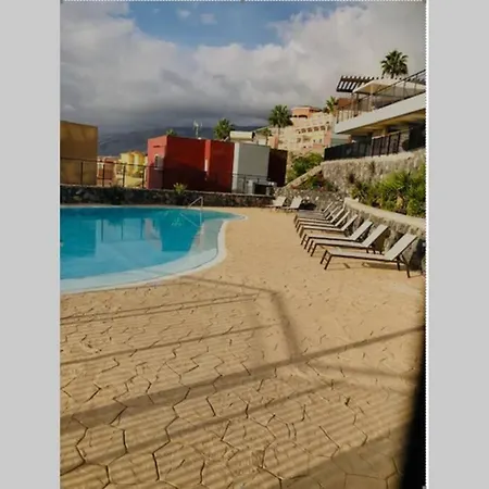 Luxury - 4 Bedrooms, 5 Bathrooms Villa